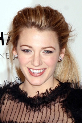 63403905_blake_lively_2008_chanel_night_of_diamonds_003.jpg