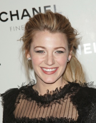 63403909_blake_lively_2008_chanel_night_of_diamonds_004.jpg