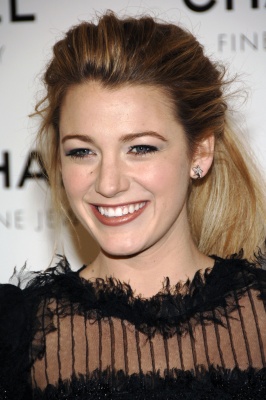 63403937_blake_lively_2008_chanel_night_of_diamonds_008.jpg
