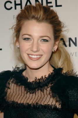 63403942_blake_lively_2008_chanel_night_of_diamonds_009.jpg
