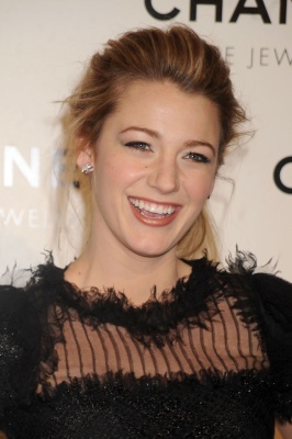 63403950_blake_lively_2008_chanel_night_of_diamonds_010.jpg