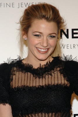 63403953_blake_lively_2008_chanel_night_of_diamonds_011.jpg
