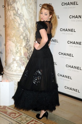 63404095_blake_lively_2008_chanel_night_of_diamonds_043.jpg