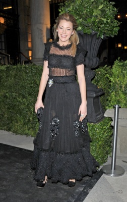 63404163_blake_lively_2008_chanel_night_of_diamonds_082.jpg