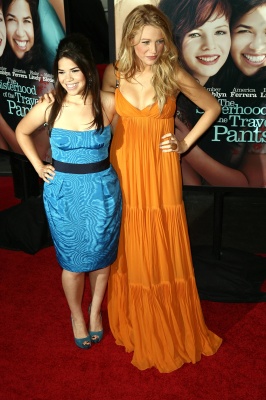 62784296_blake_lively_2008_sisterhood_of_the_traveling_pants_2_premiere_140.jpg