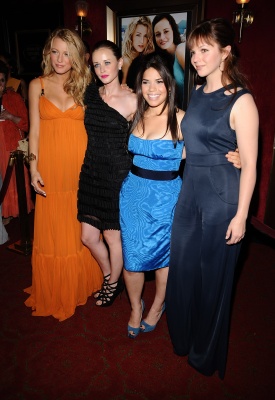 62784509_blake_lively_2008_sisterhood_of_the_traveling_pants_2_premiere_180.jpg