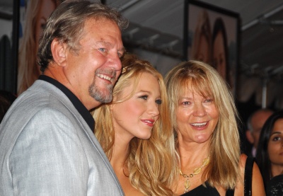 62784914_blake_lively_2008_sisterhood_of_the_traveling_pants_2_premiere_219.jpg