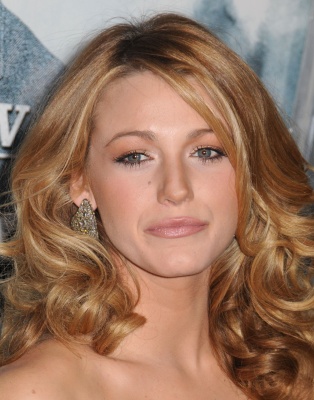 62790654_blake_lively_2009_sherlock_holmes_premiere_in_new_york_city_001.jpg