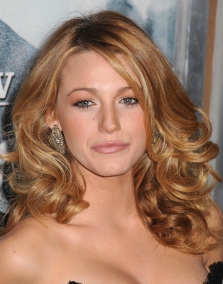 62790661_blake_lively_2009_sherlock_holmes_premiere_in_new_york_city_002.jpg