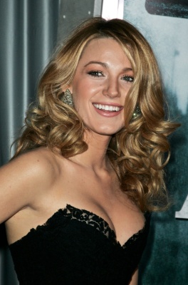 62790949_blake_lively_2009_sherlock_holmes_premiere_in_new_york_city_018.jpg