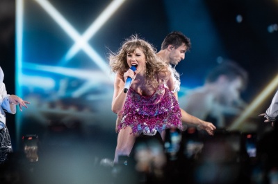 taylor_0001~0.jpg