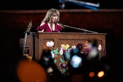 taylor_0015~0.jpg