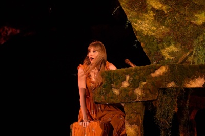 taylor_0012~0.jpg