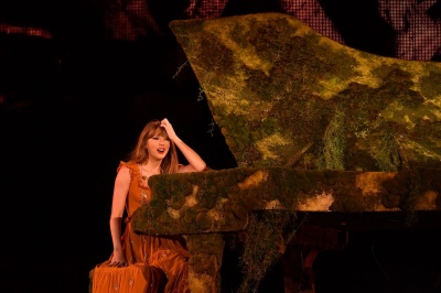 taylor_0014~0.jpg