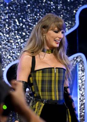 TAYLOR_0032.jpg