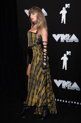 TAYLOR_0043~0.jpg