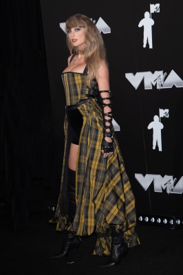 TAYLOR_0044~0.jpg