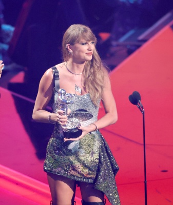 TAYLOR_0069~0.jpg