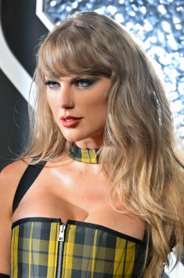 TAYLOR_0092~0.jpg