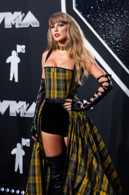 TAYLOR_0098~0.jpg