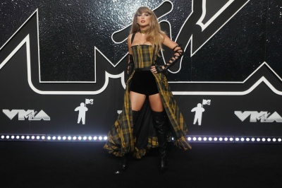 TAYLOR_0104~0.jpg
