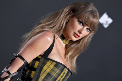 TAYLOR_0106~0.jpg