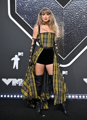 TAYLOR_0108~0.jpg