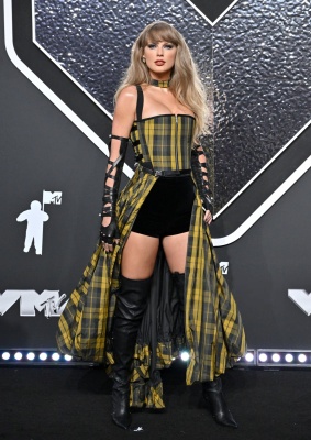 TAYLOR_0110~0.jpg