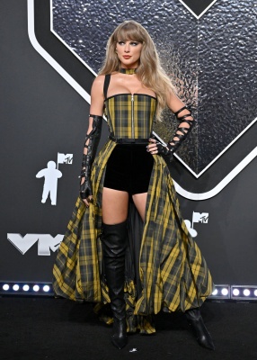 TAYLOR_0112~0.jpg
