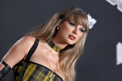 TAYLOR_0122~0.jpg
