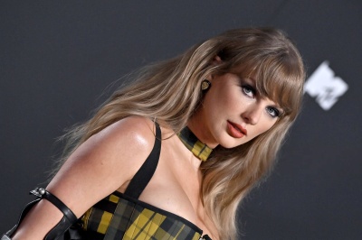 TAYLOR_0124~0.jpg