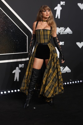 TAYLOR_0130~0.jpg