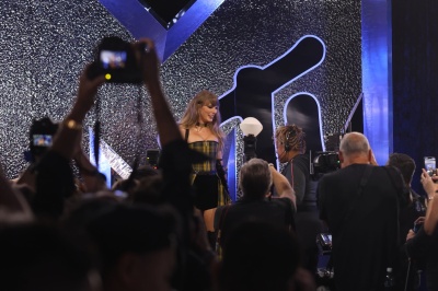 TAYLOR_0141~0.jpg
