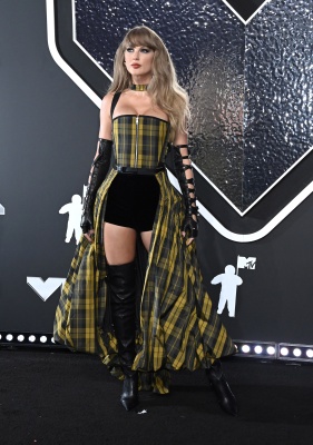 TAYLOR_0152~0.jpg