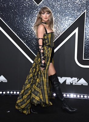 TAYLOR_0154~0.jpg