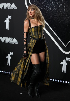 TAYLOR_0161~0.jpg