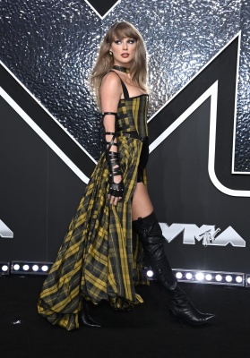 TAYLOR_0164~0.jpg