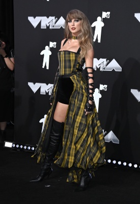 TAYLOR_0169~0.jpg