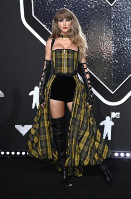 TAYLOR_0174~0.jpg