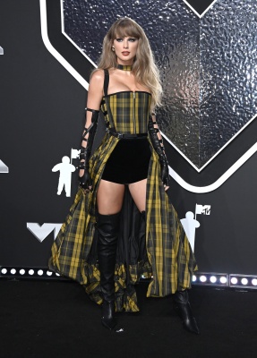 TAYLOR_0176~0.jpg