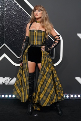 TAYLOR_0187~0.jpg