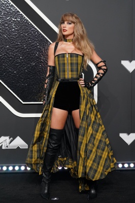 TAYLOR_0194~0.jpg
