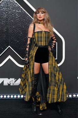 TAYLOR_0196~0.jpg