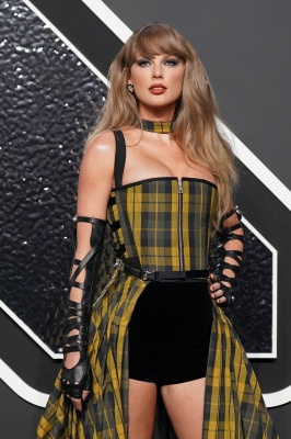 TAYLOR_0197~0.jpg