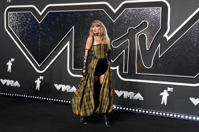 TAYLOR_0199~0.jpg