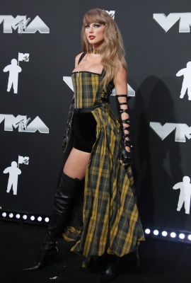 TAYLOR_0209~0.jpg