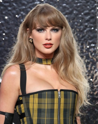 TAYLOR_0215~0.jpg