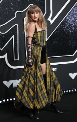TAYLOR_0219~0.jpg