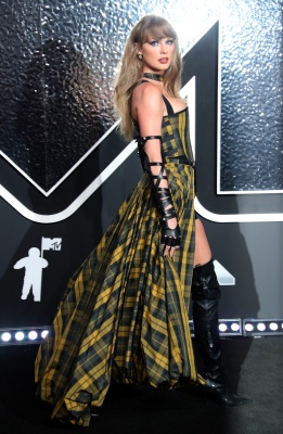 TAYLOR_0221~0.jpg