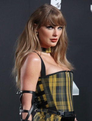 TAYLOR_0223~0.jpg